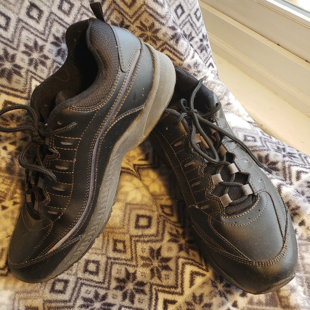 Womens size 11 wide shoes